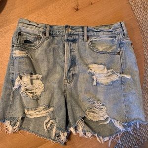 90s boyfriend denim shorts!